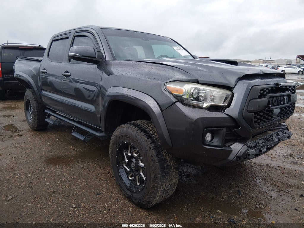 2018 Toyota Tacoma TRD Sport photo 1