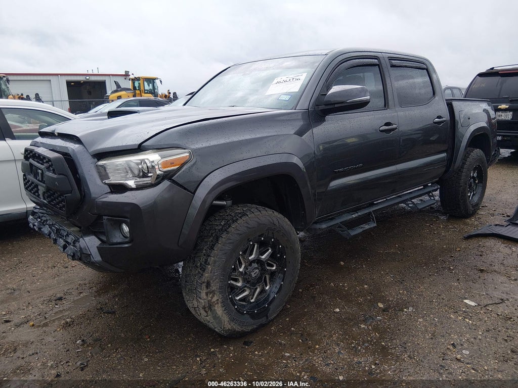 2018 Toyota Tacoma TRD Sport photo 2