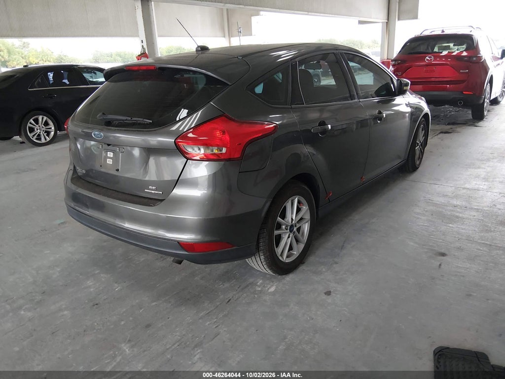 2015 Ford Focus SE photo 4