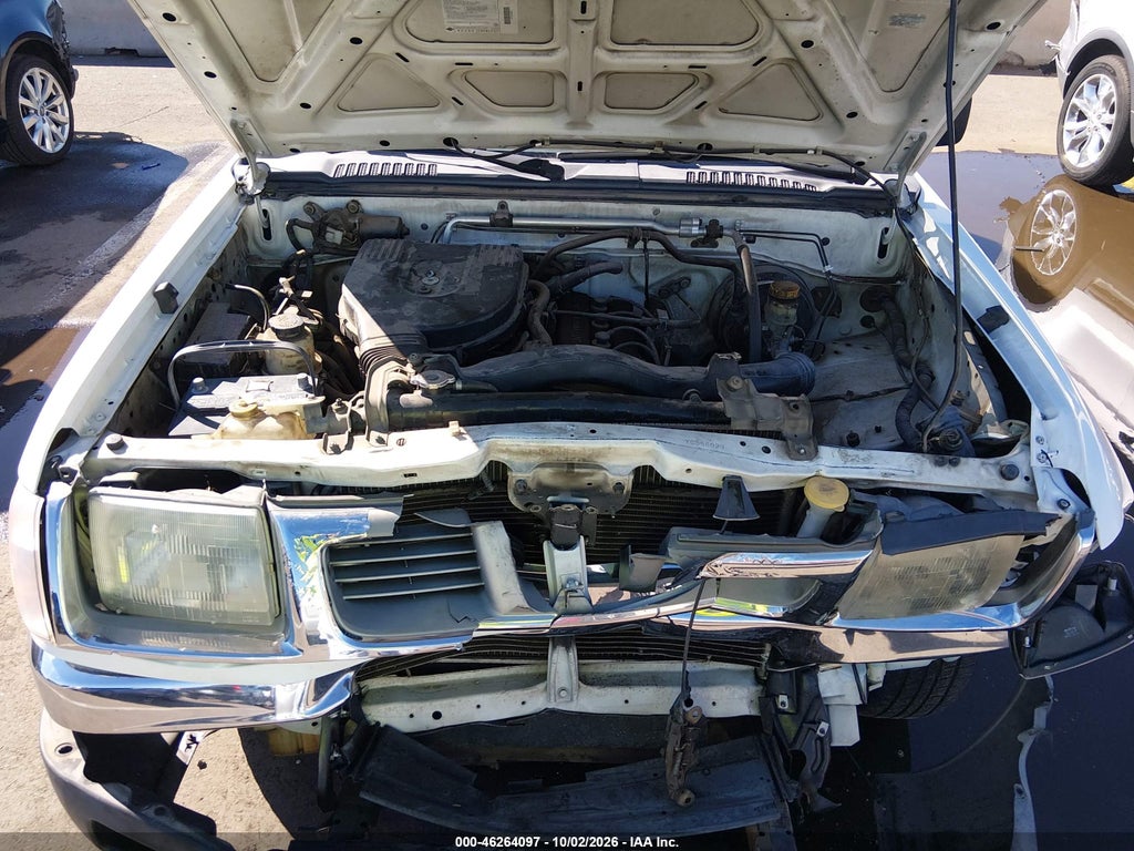 2000 Nissan Frontier XE photo 10