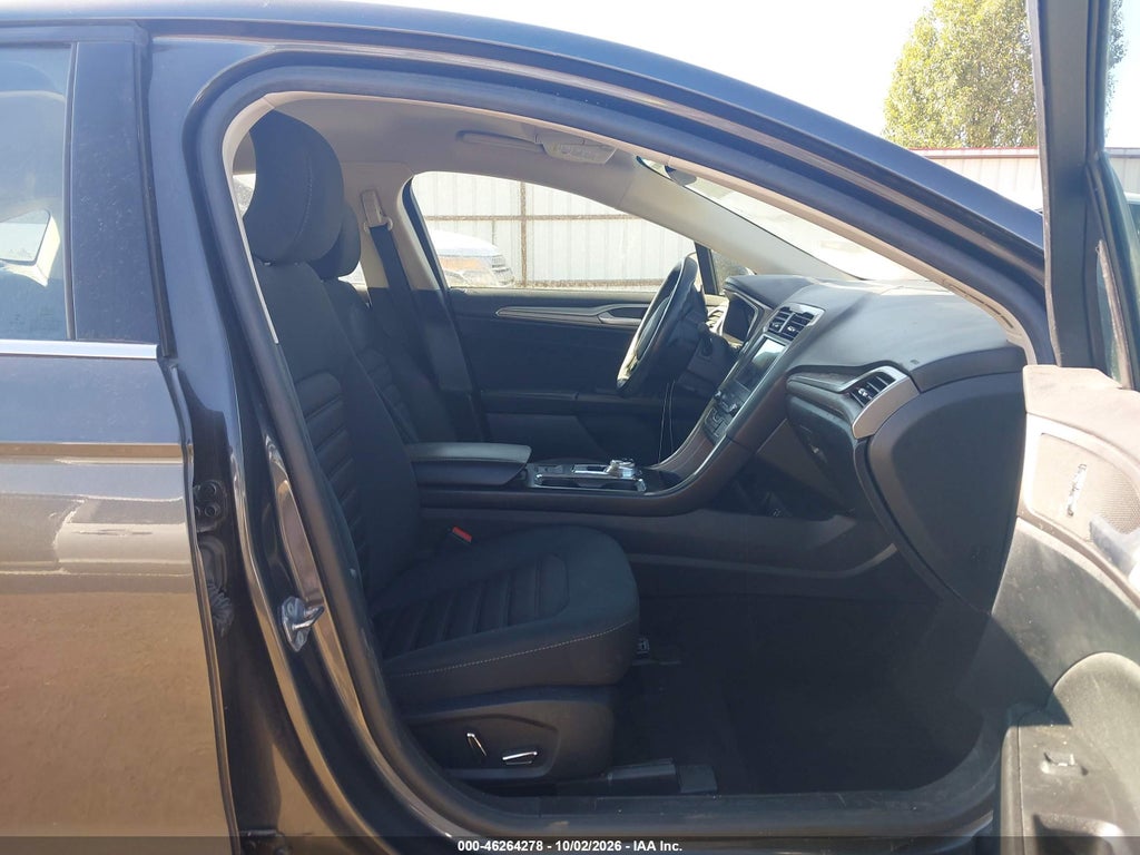 2019 Ford Fusion SE photo 5