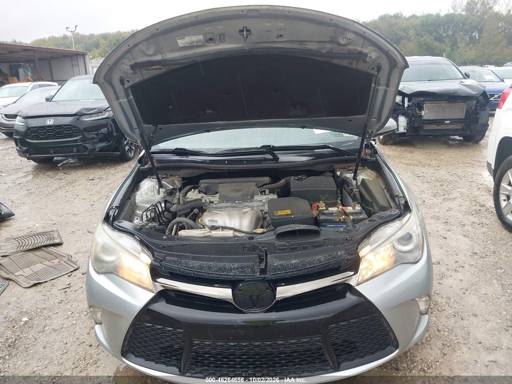 2015 Toyota Camry SE photo 10
