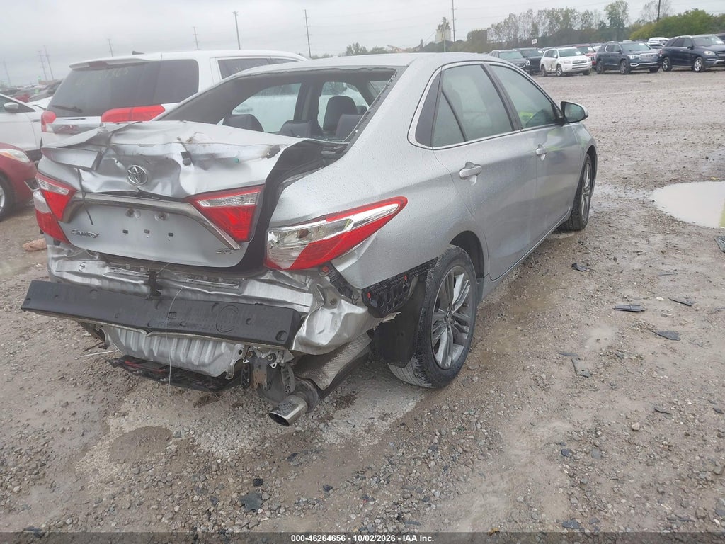 2015 Toyota Camry SE photo 4