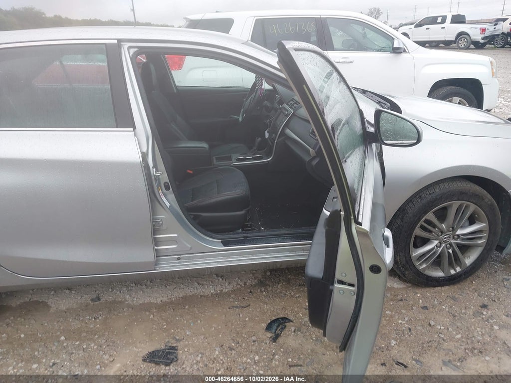 2015 Toyota Camry SE photo 5
