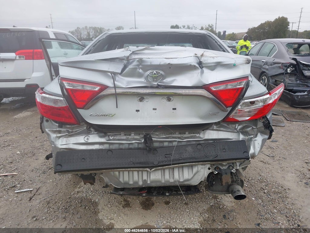 2015 Toyota Camry SE photo 6