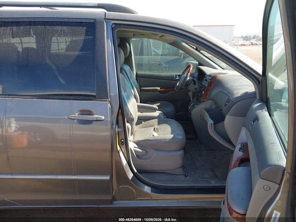 2004 Toyota Sienna XLE Limited photo 5