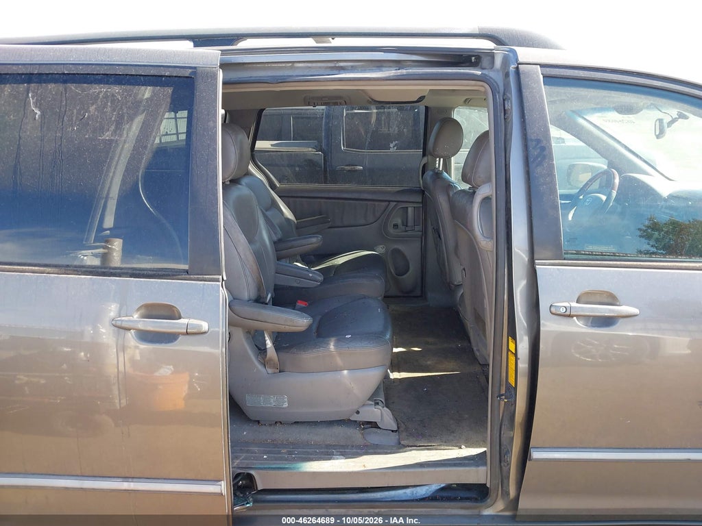 2004 Toyota Sienna XLE Limited photo 8
