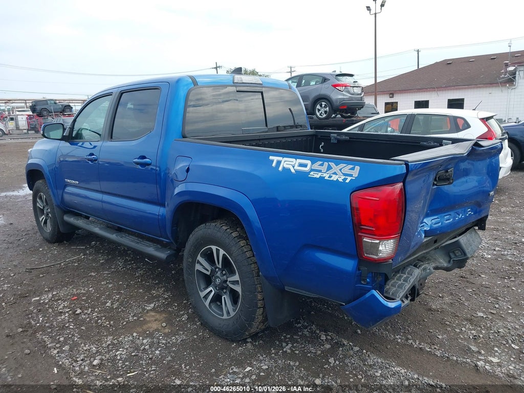 2017 Toyota Tacoma TRD Sport photo 3