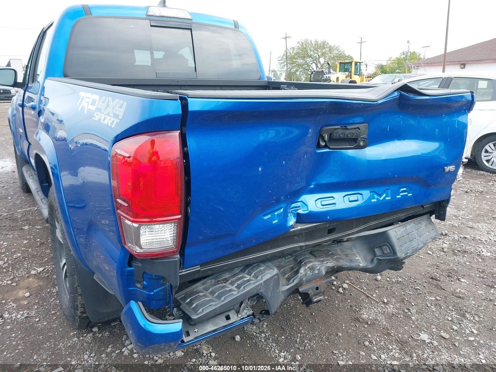 2017 Toyota Tacoma TRD Sport photo 6