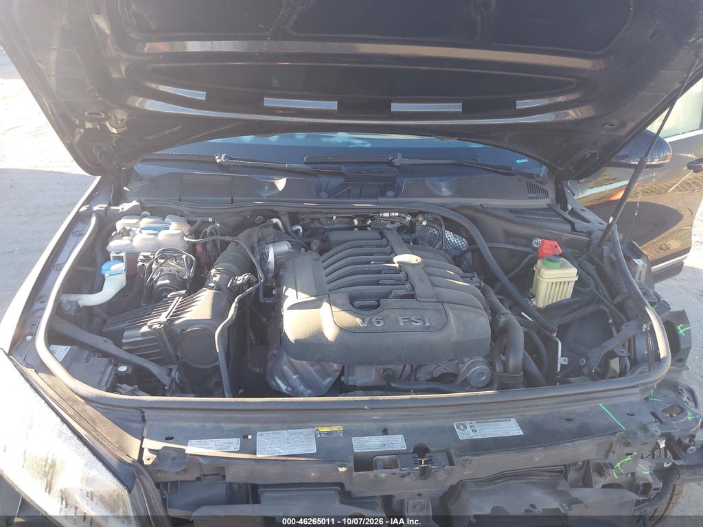 2017 Volkswagen Touareg V6 Wolfsburg Edition photo 10