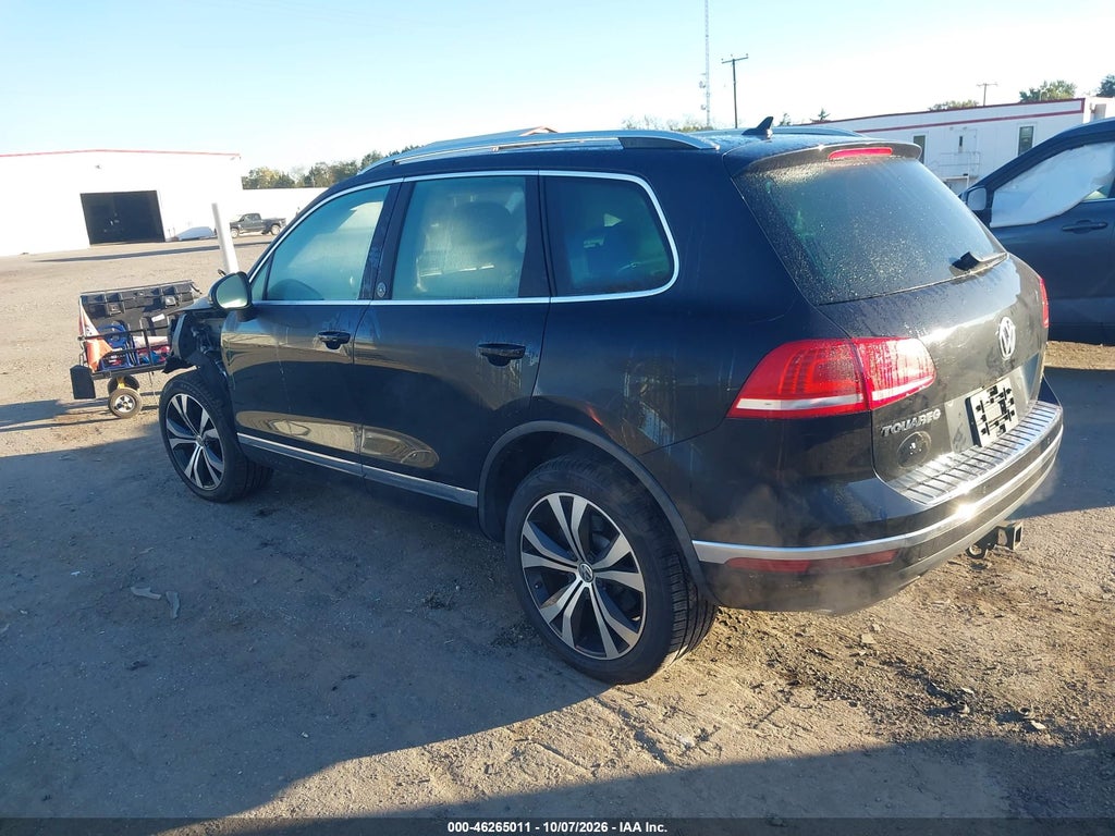 2017 Volkswagen Touareg V6 Wolfsburg Edition photo 3