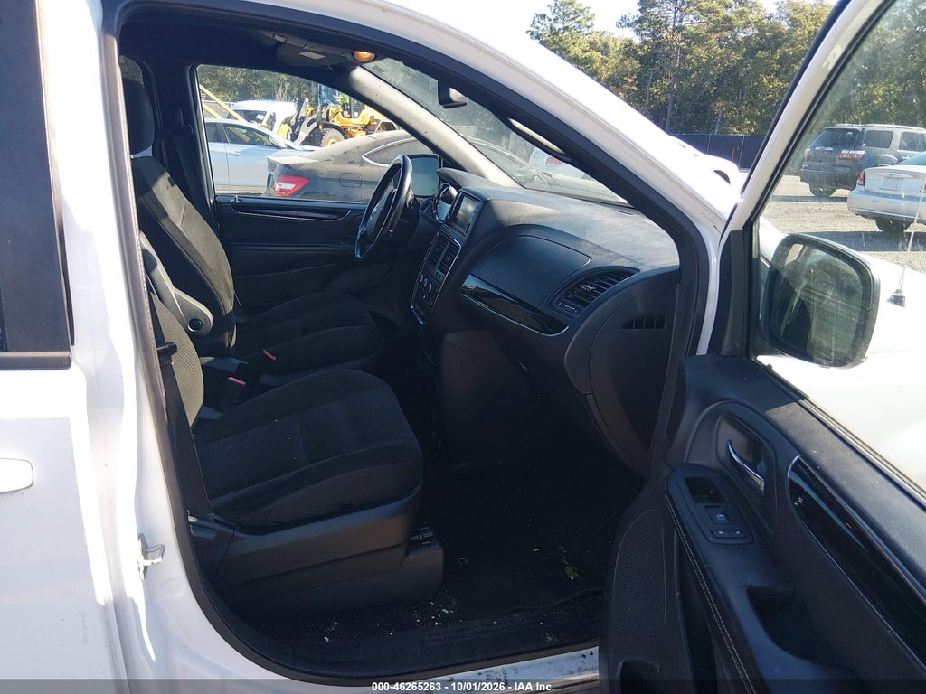 2018 Dodge Grand Caravan SE Plus photo 5