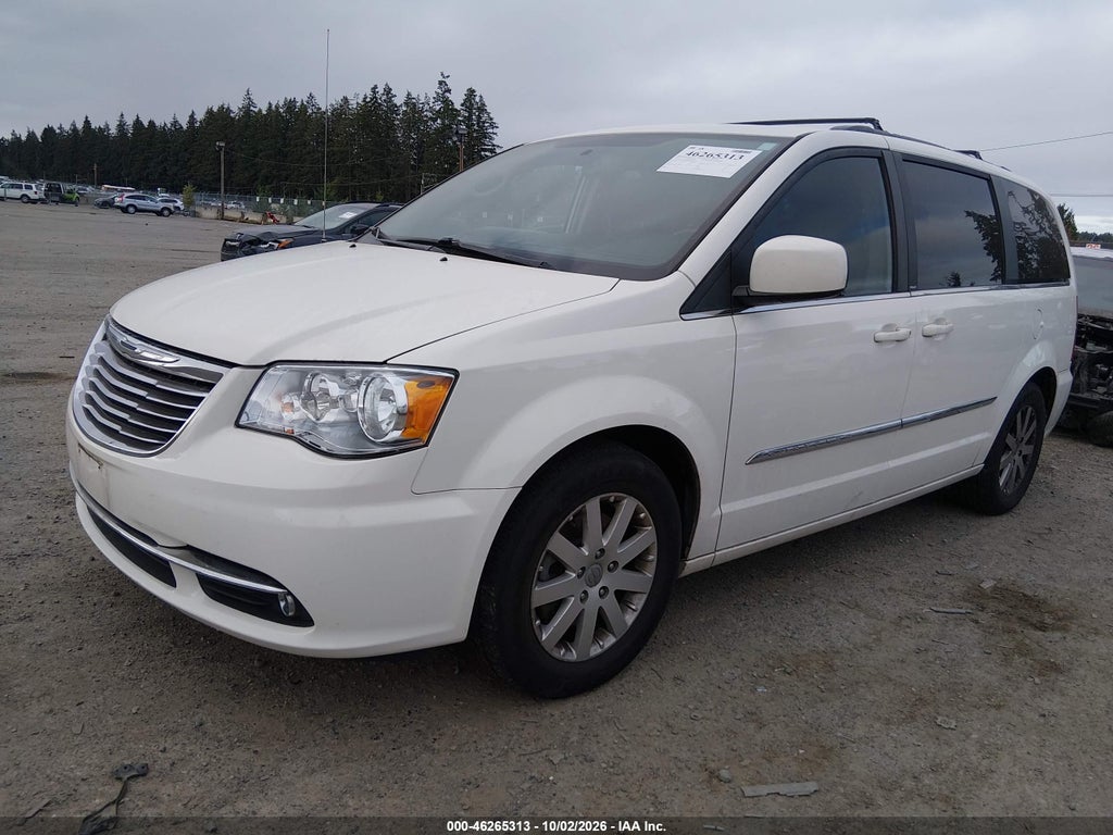 2013 Chrysler Town & Country Touring photo 2