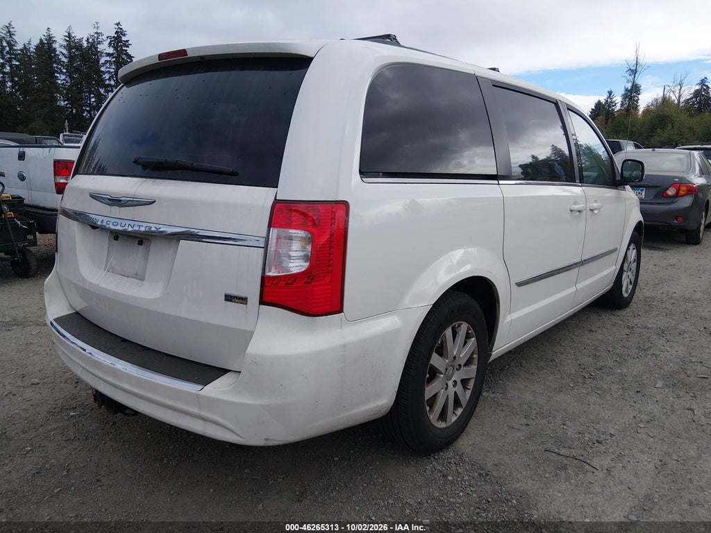 2013 Chrysler Town & Country Touring photo 4