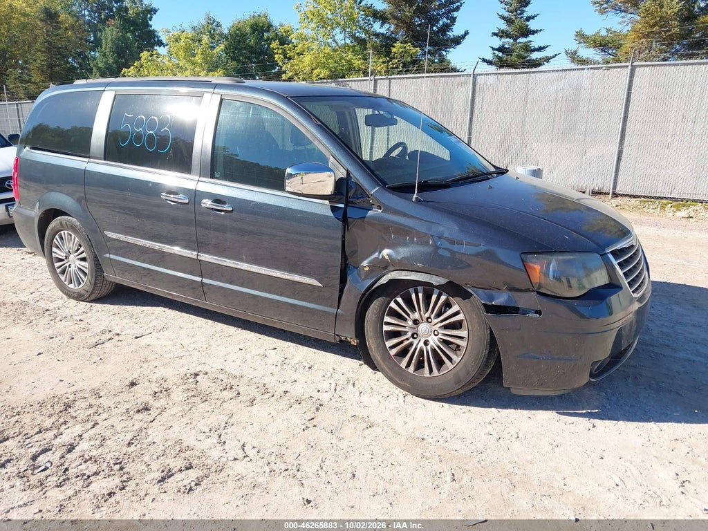 2014 Chrysler Town & Country Touring-L photo 1