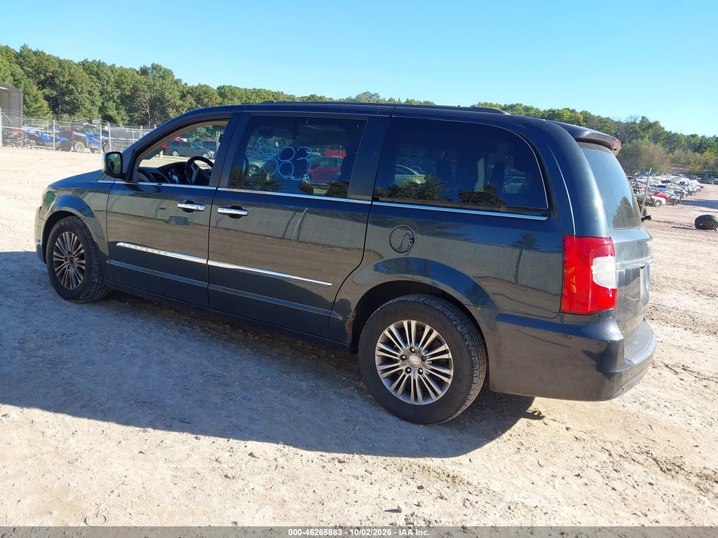 2014 Chrysler Town & Country Touring-L photo 3