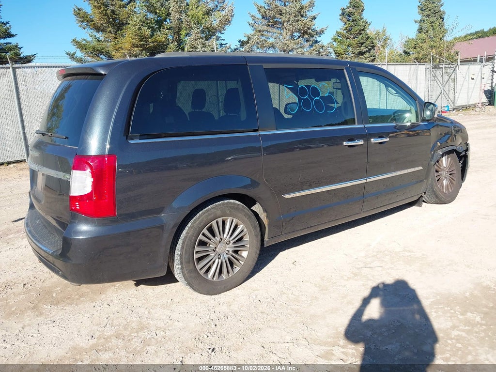 2014 Chrysler Town & Country Touring-L photo 4