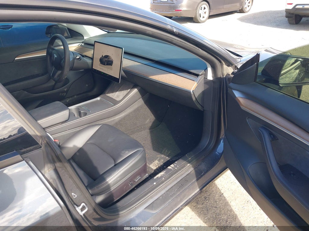 2022 Tesla Model 3 Long Range Dual Motor ALL-Wheel Drive photo 5