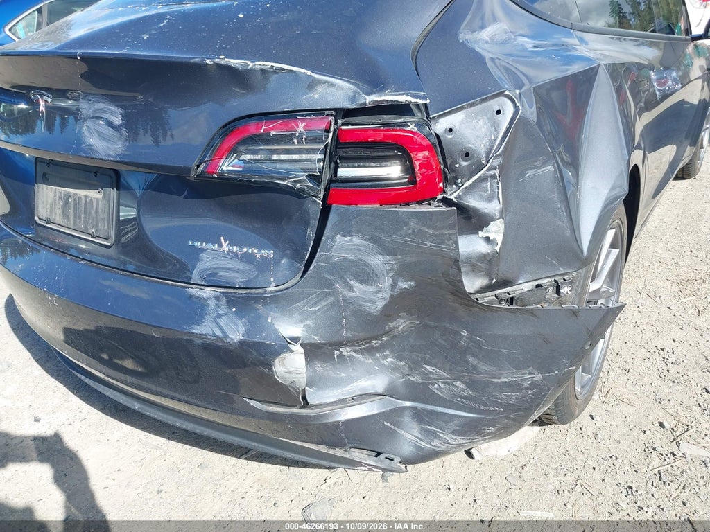 2022 Tesla Model 3 Long Range Dual Motor ALL-Wheel Drive photo 6