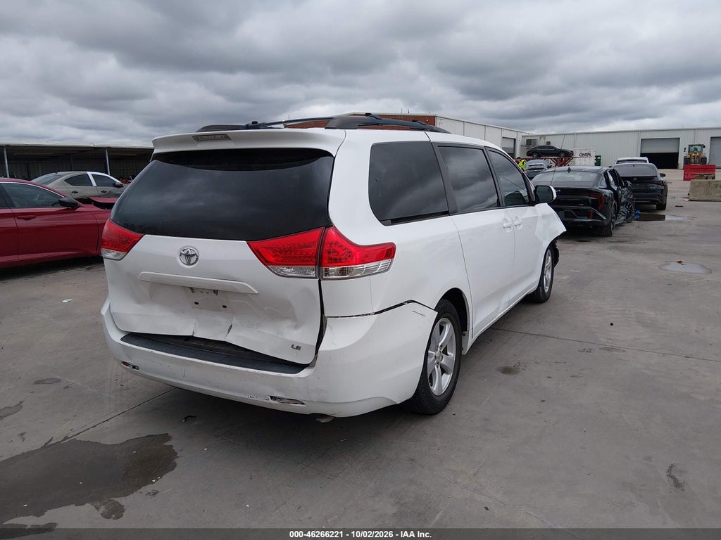 2013 Toyota Sienna LE V6 8 Passenger photo 4