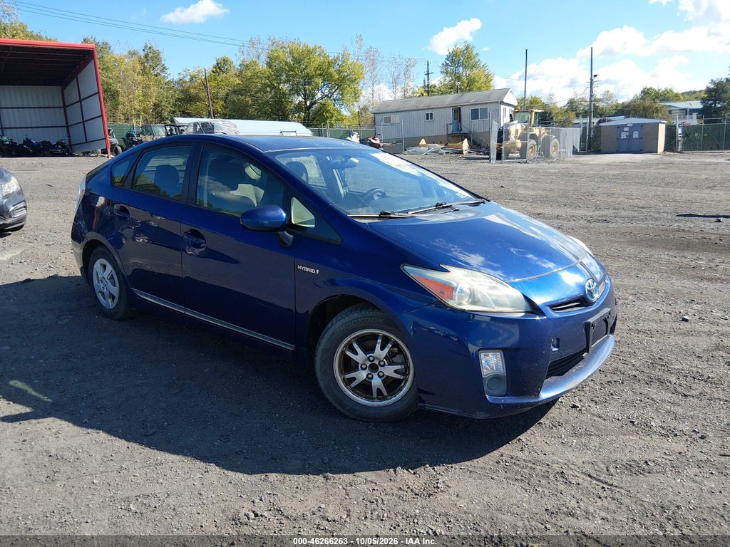 2011 Toyota Prius Three photo 1