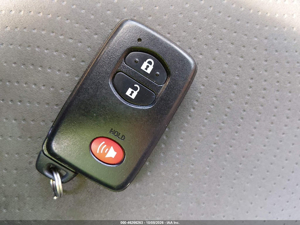 2011 Toyota Prius Three photo 11