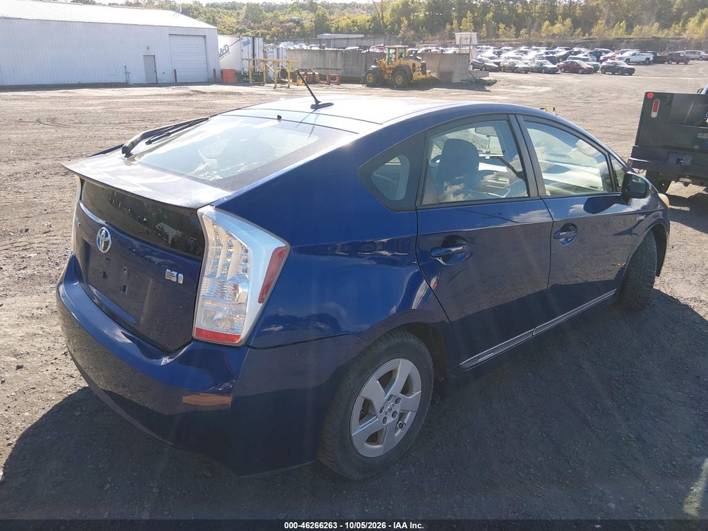 2011 Toyota Prius Three photo 4