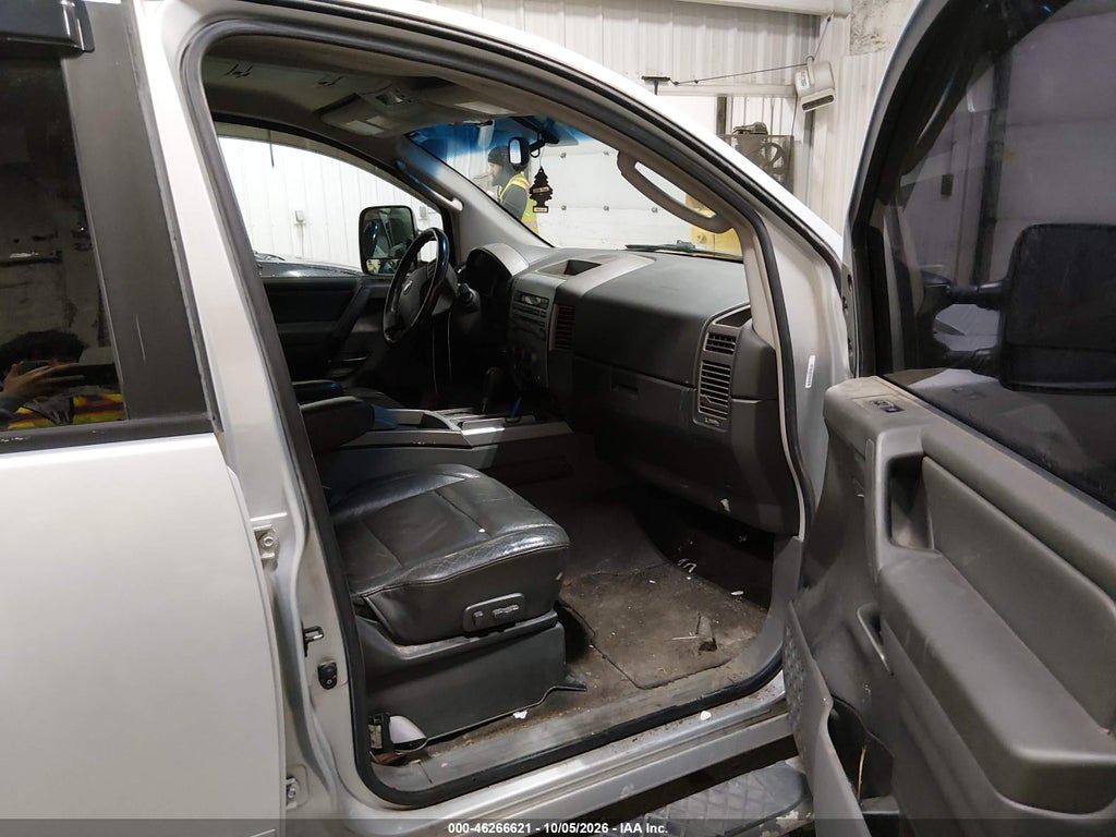 2005 Nissan Titan LE photo 5