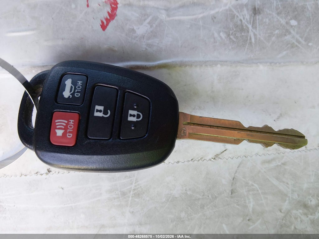 2012 Toyota Camry LE photo 11