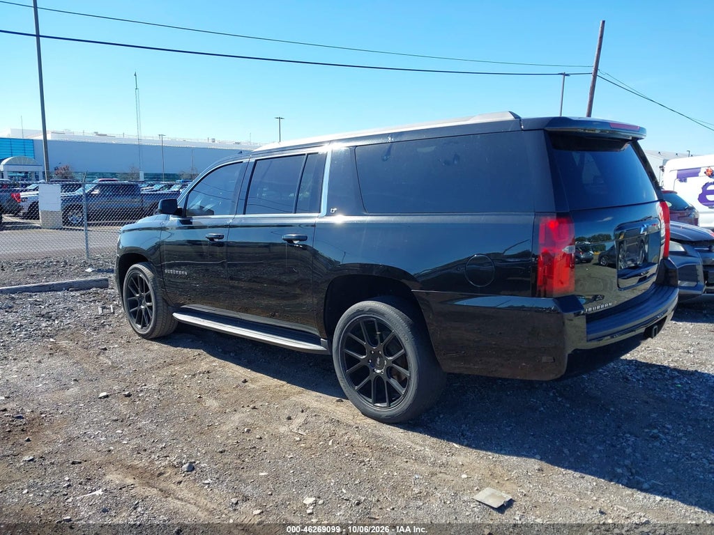 2018 Chevrolet Suburban LT photo 3