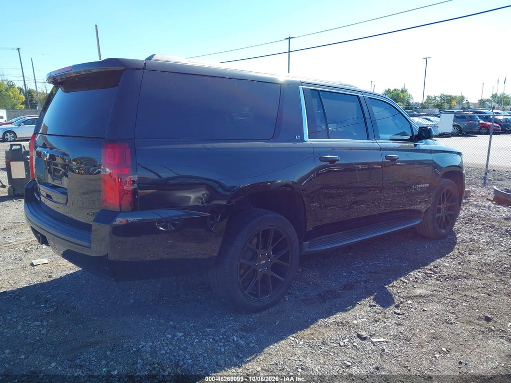 2018 Chevrolet Suburban LT photo 4