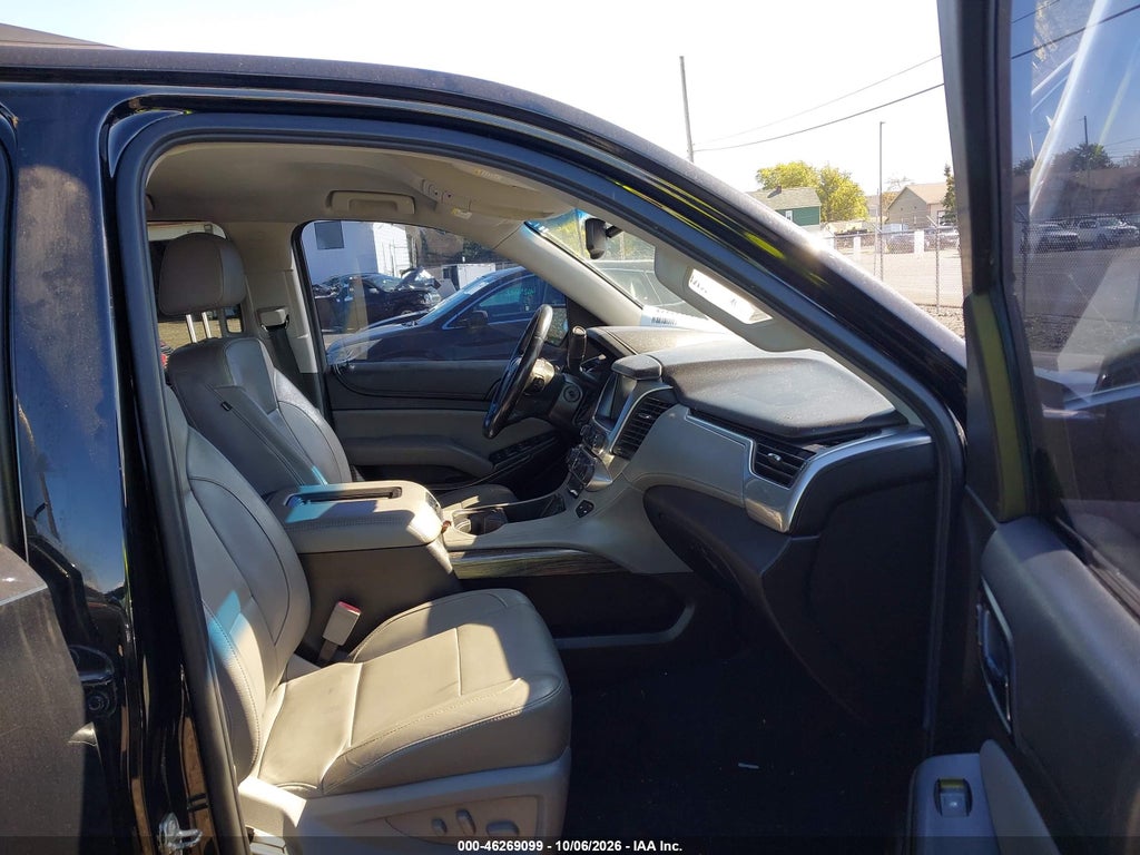 2018 Chevrolet Suburban LT photo 5