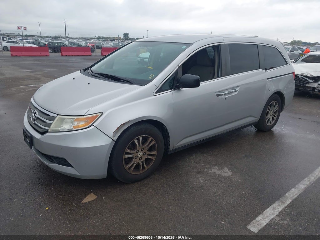 2013 Honda Odyssey EX photo 2