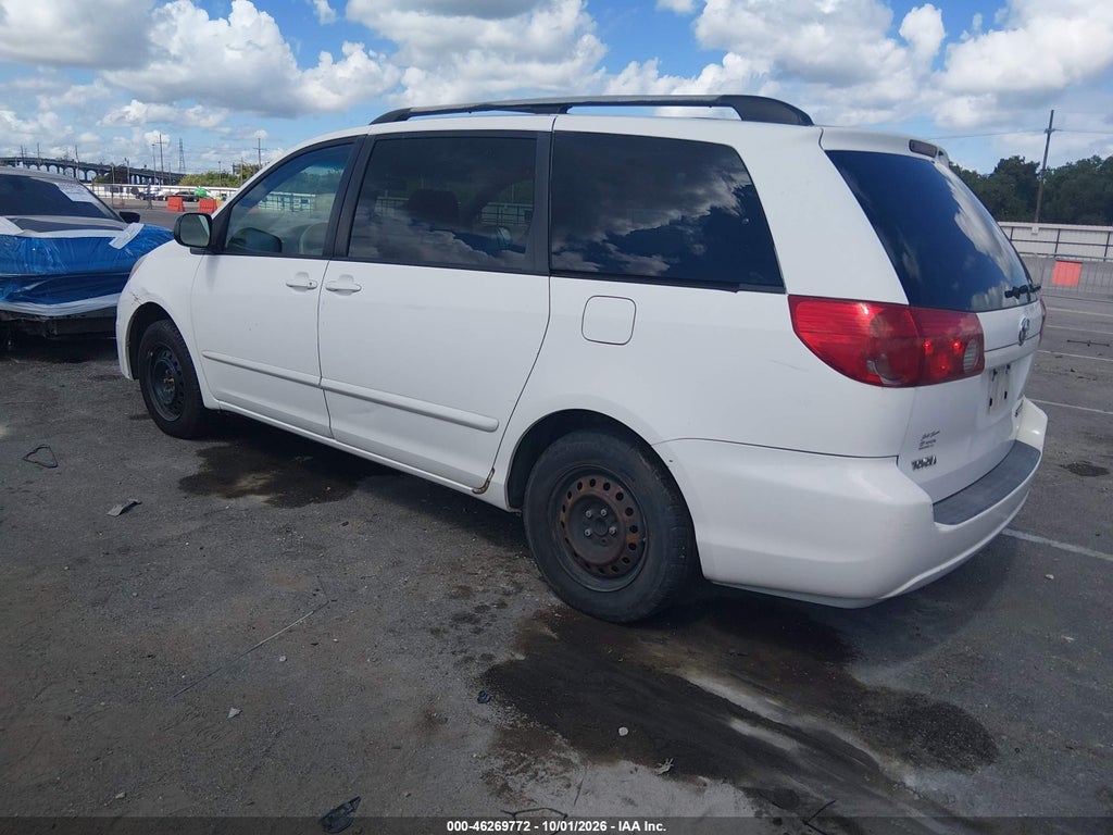2008 Toyota Sienna LE photo 3