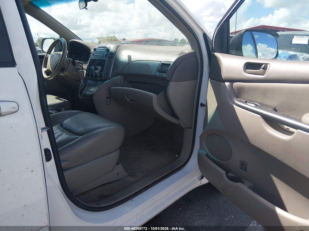 2008 Toyota Sienna LE photo 5