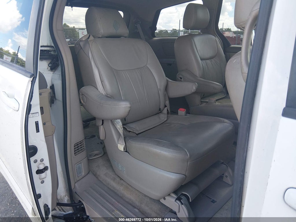 2008 Toyota Sienna LE photo 8