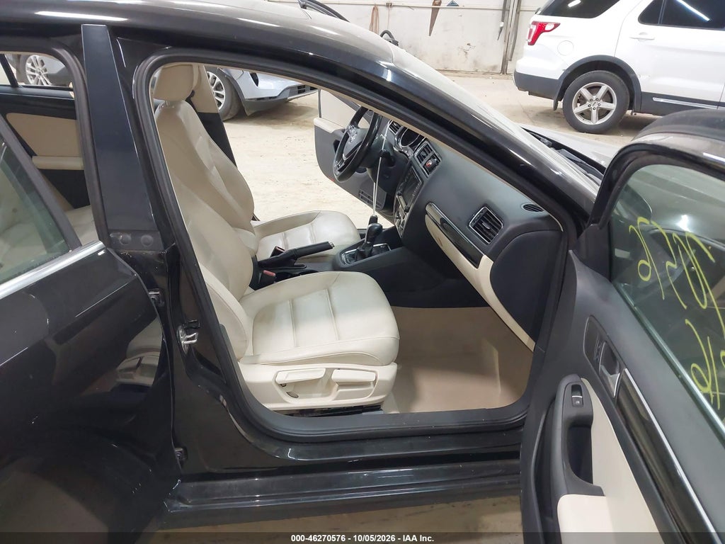 2016 Volkswagen Jetta 1.8T SEL photo 5