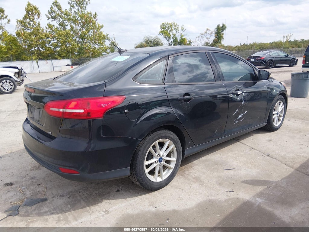2017 Ford Focus SE photo 4