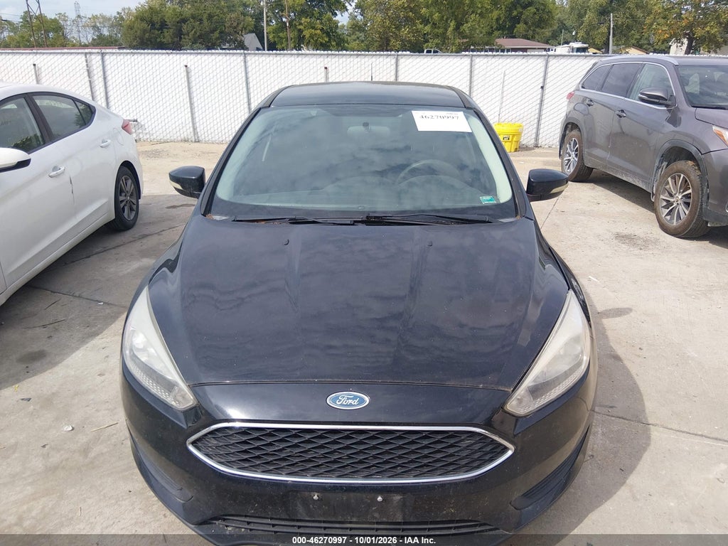 2017 Ford Focus SE photo 6
