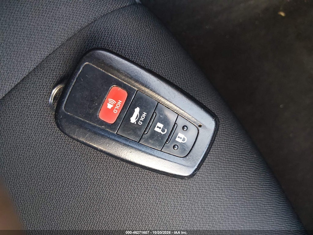 2021 Toyota Camry LE Hybrid photo 11