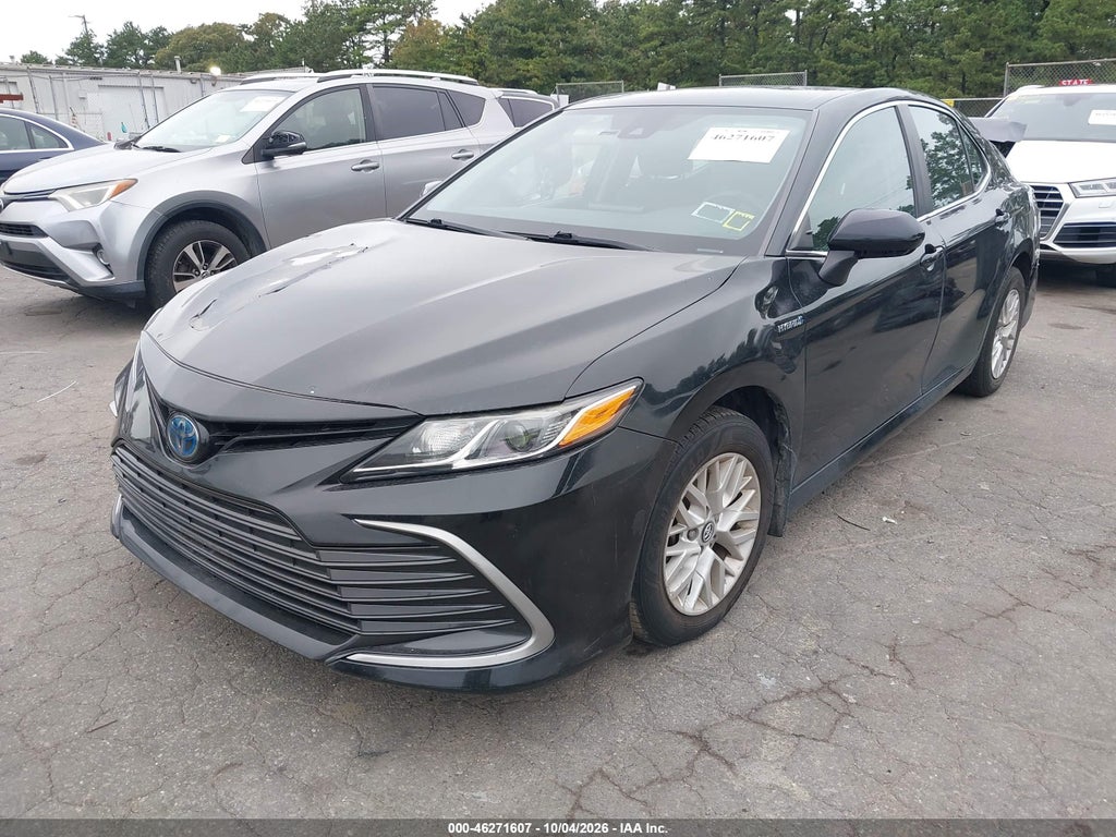 2021 Toyota Camry LE Hybrid photo 2