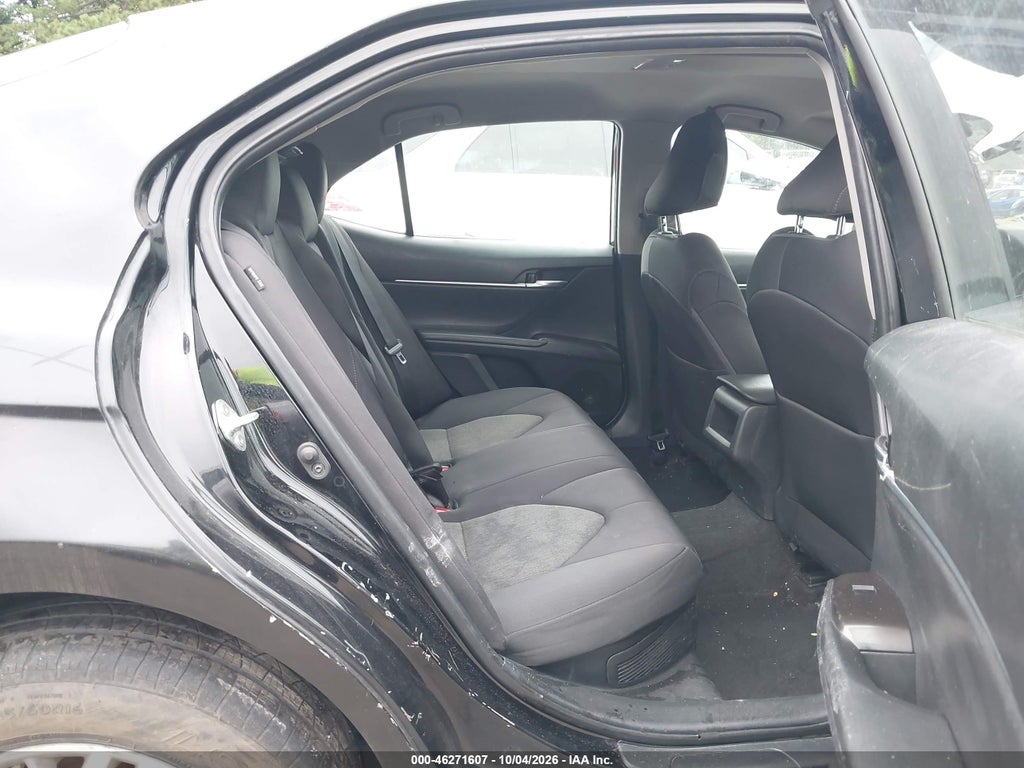 2021 Toyota Camry LE Hybrid photo 8