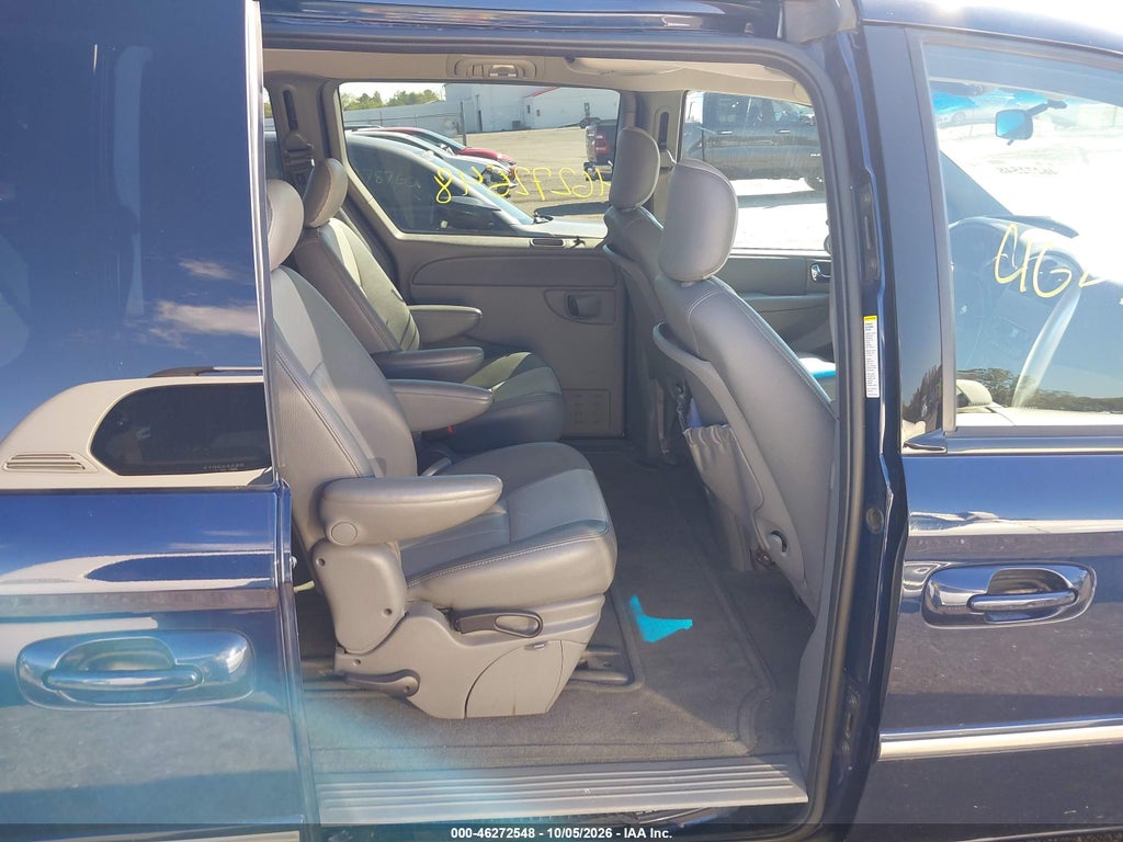 2004 Dodge Grand Caravan SXT photo 8
