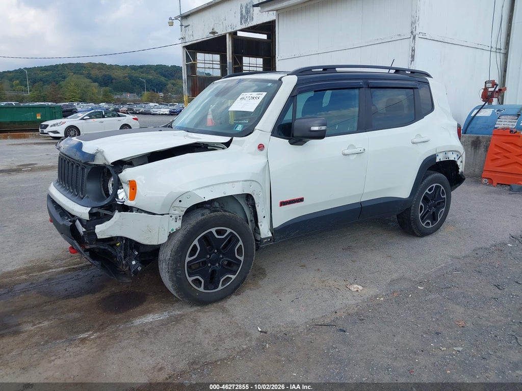 2016 Jeep Renegade Trailhawk photo 2