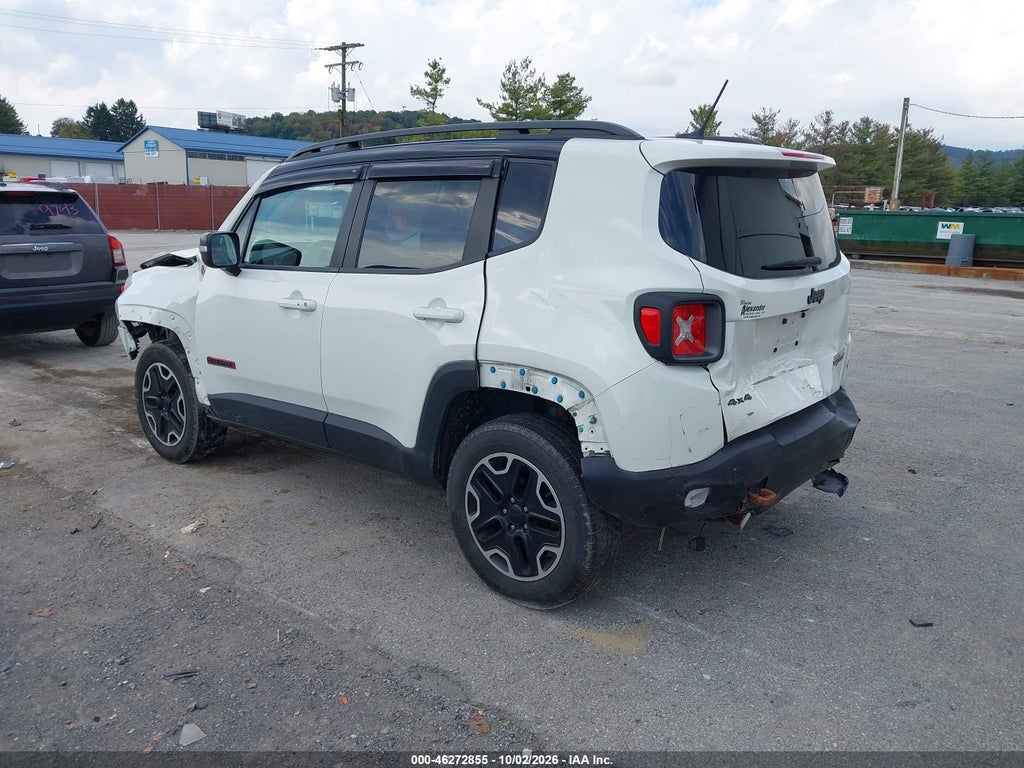 2016 Jeep Renegade Trailhawk photo 3