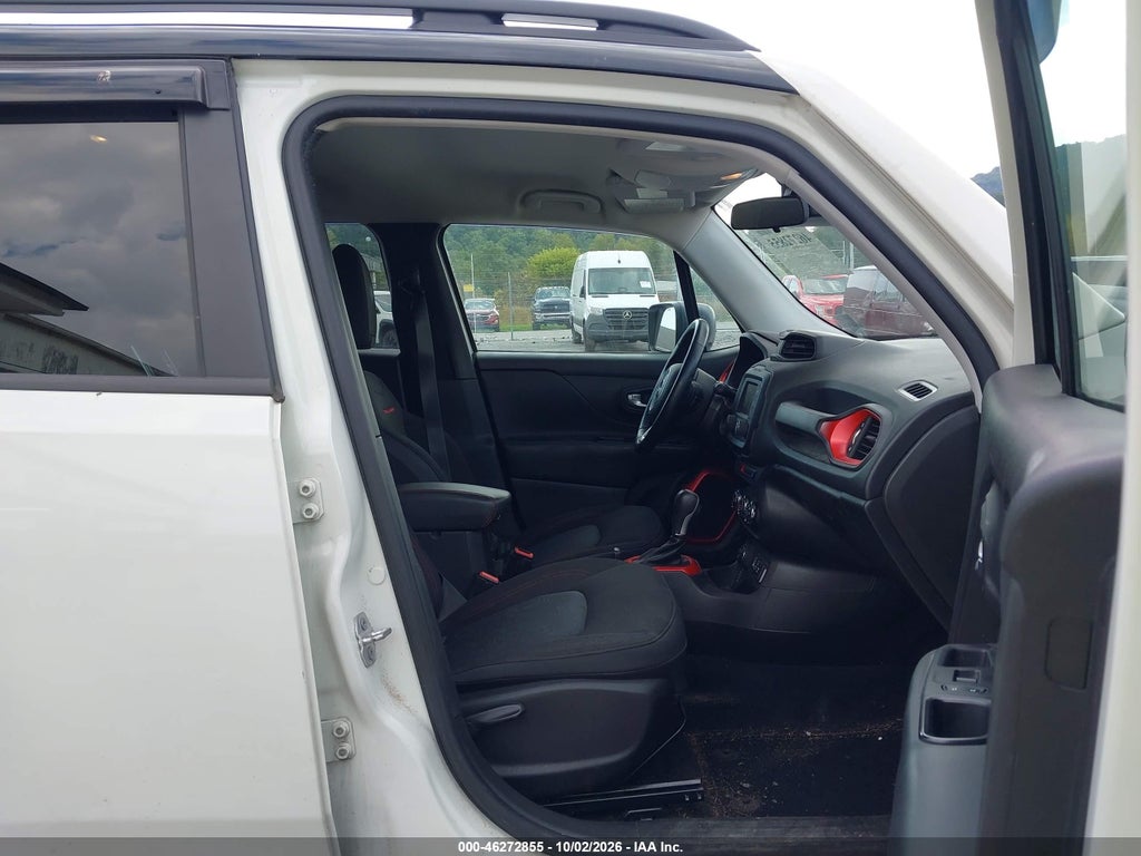 2016 Jeep Renegade Trailhawk photo 5