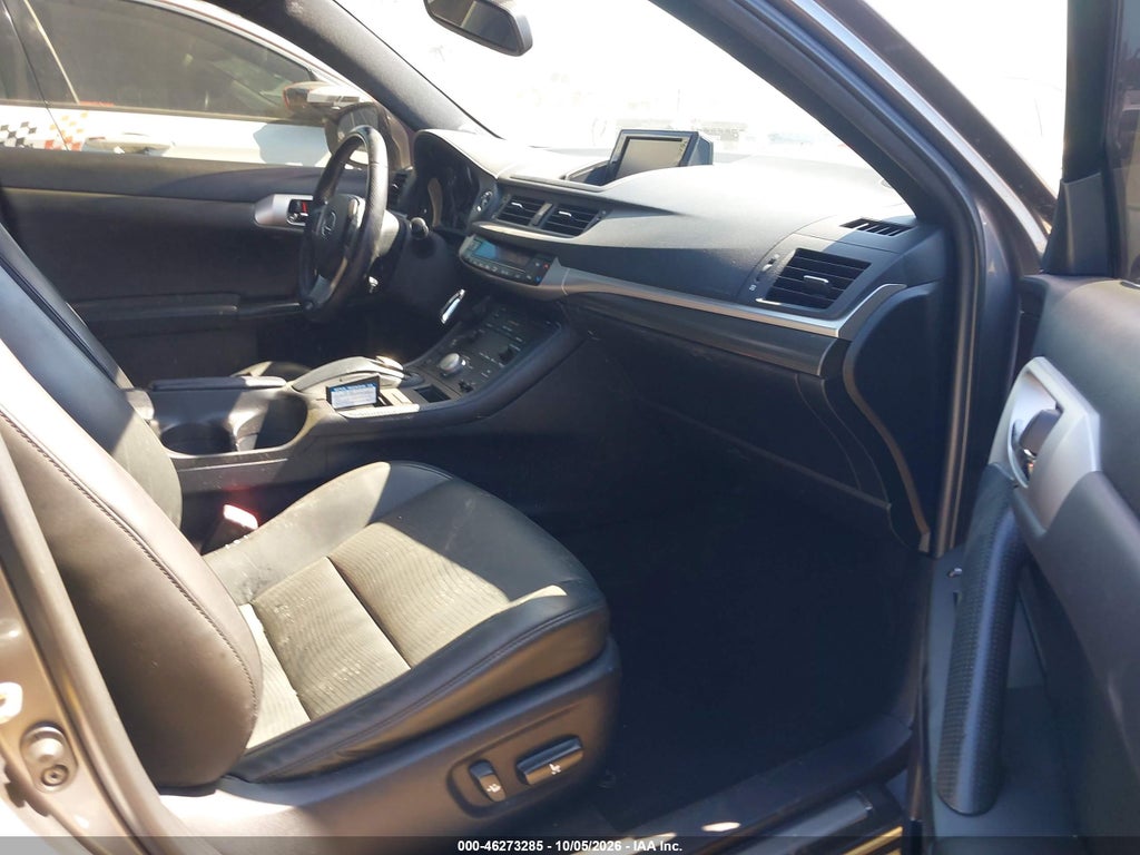 2013 Lexus CT 200H photo 5