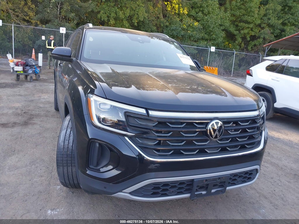 2024 Volkswagen Atlas Cross Sport 2.0T SE W/Technology photo 6