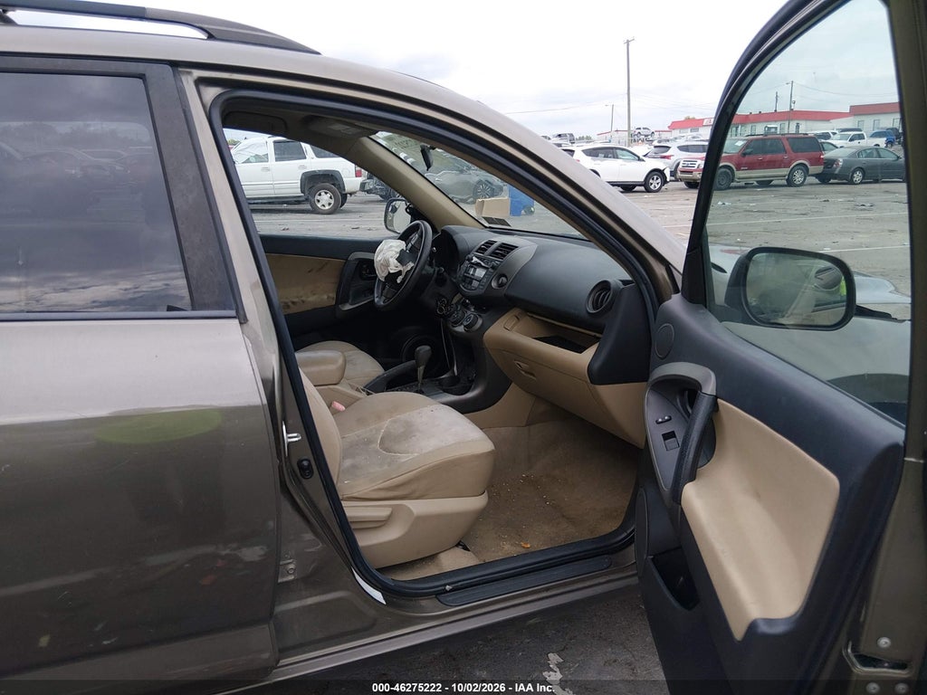 2011 Toyota RAV4 photo 5