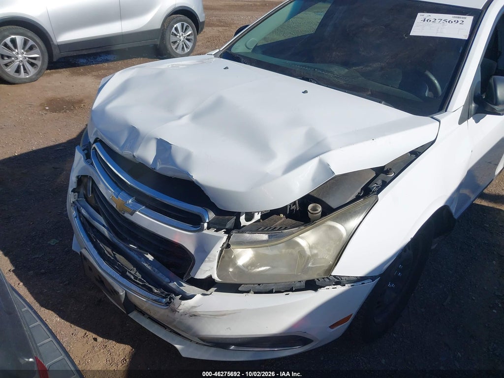 2015 Chevrolet Cruze LS Auto photo 6